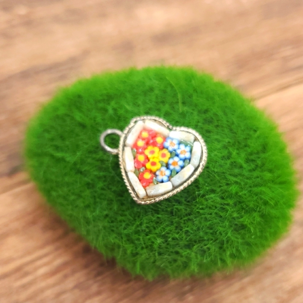 Heart-Shaped Floral Pendant P305